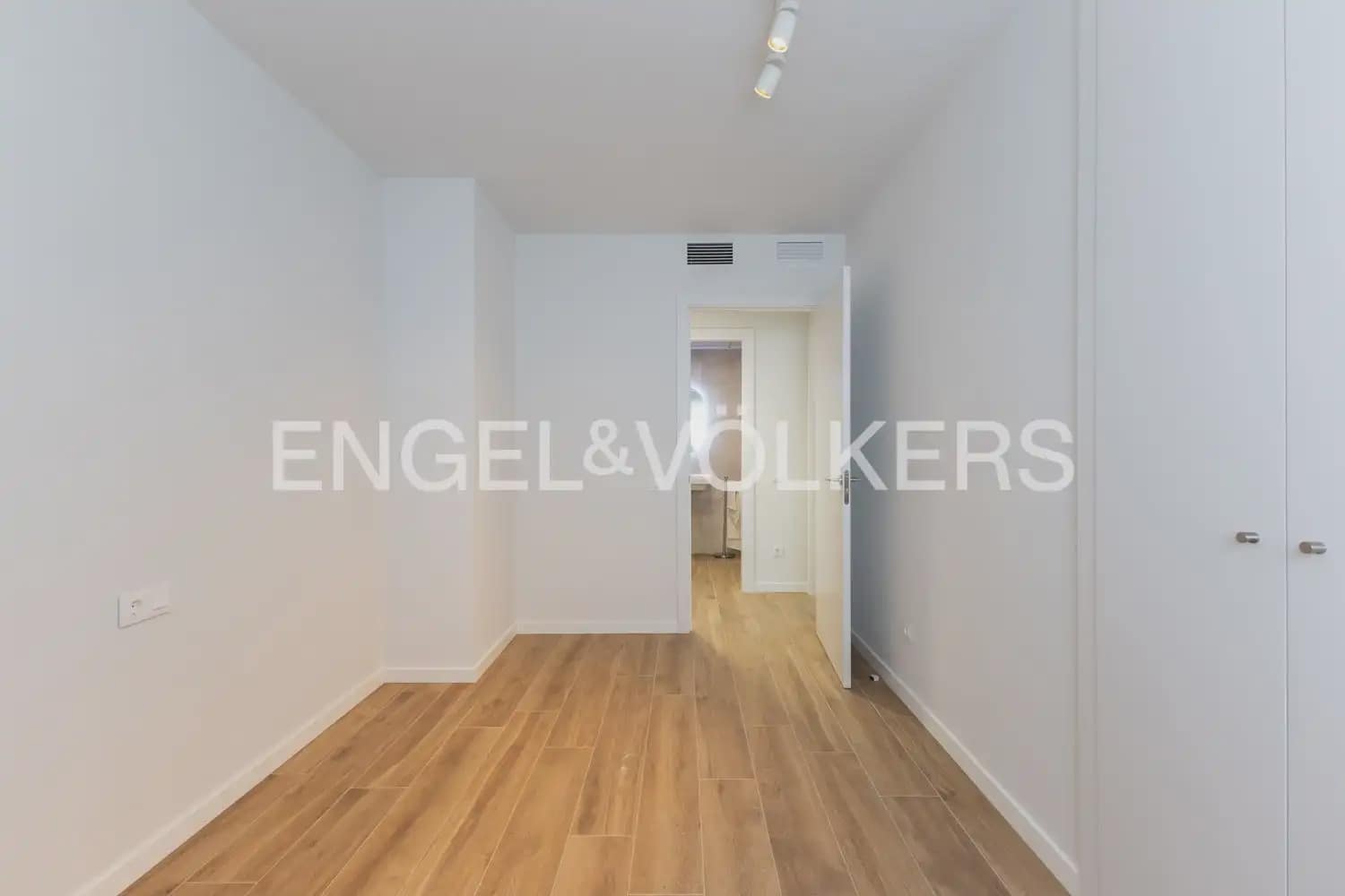 2 bedroom Flat for rent in Quart de Poblet with pool garage - € 1,500 (Ref: 9965592)