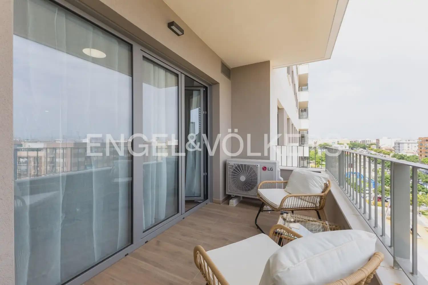 2 bedroom Flat for rent in Quart de Poblet with pool garage - € 1,500 (Ref: 9965592)