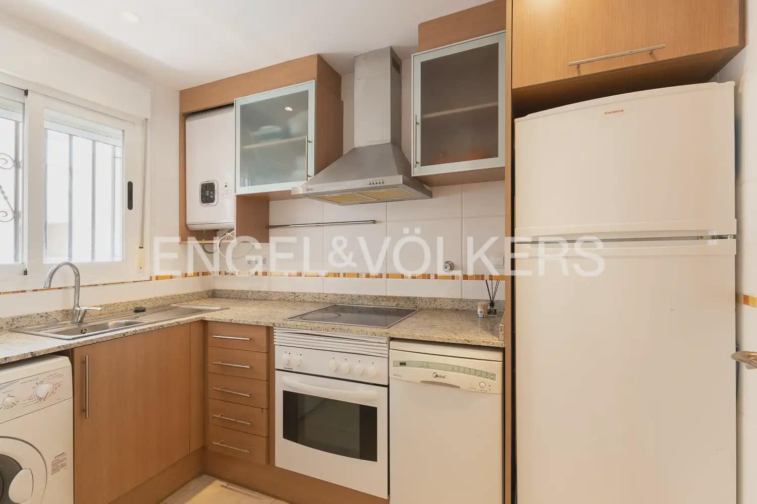 2 bedroom Flat for sale in Oropesa  with pool garage - € 130,000 (Ref: 9965745)