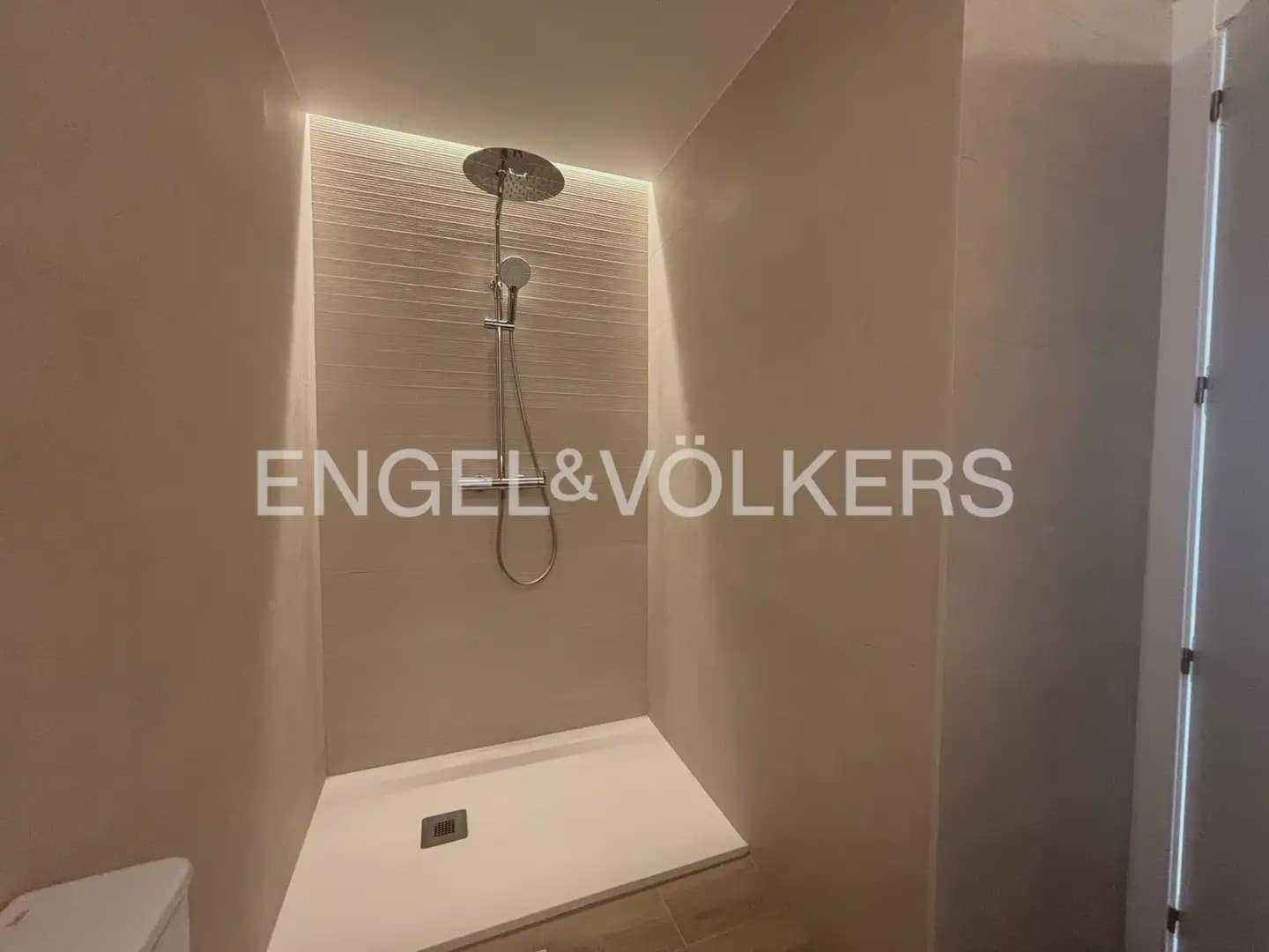 1 quarto Apartamento para arrendar em Valencia cidade - 1 500 € (Ref: 9965746)