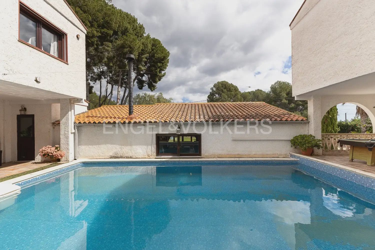 6 slaapkamer Villa te koop in Betera met zwembad garage - € 580.000 (Ref: 9965749)