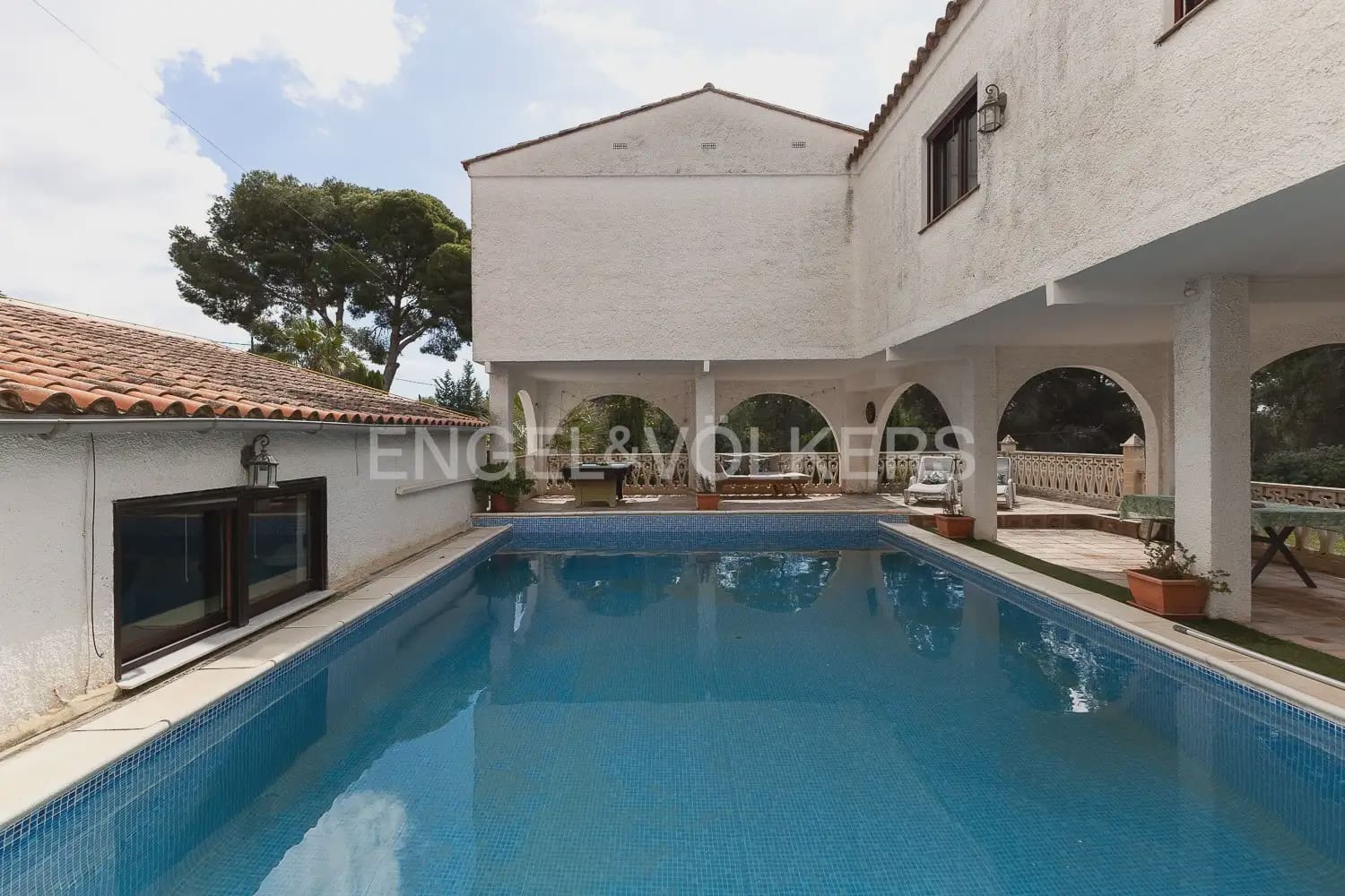 6 slaapkamer Villa te koop in Betera met zwembad garage - € 580.000 (Ref: 9965749)