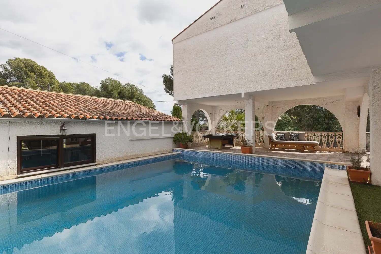 6 slaapkamer Villa te koop in Betera met zwembad garage - € 580.000 (Ref: 9965749)