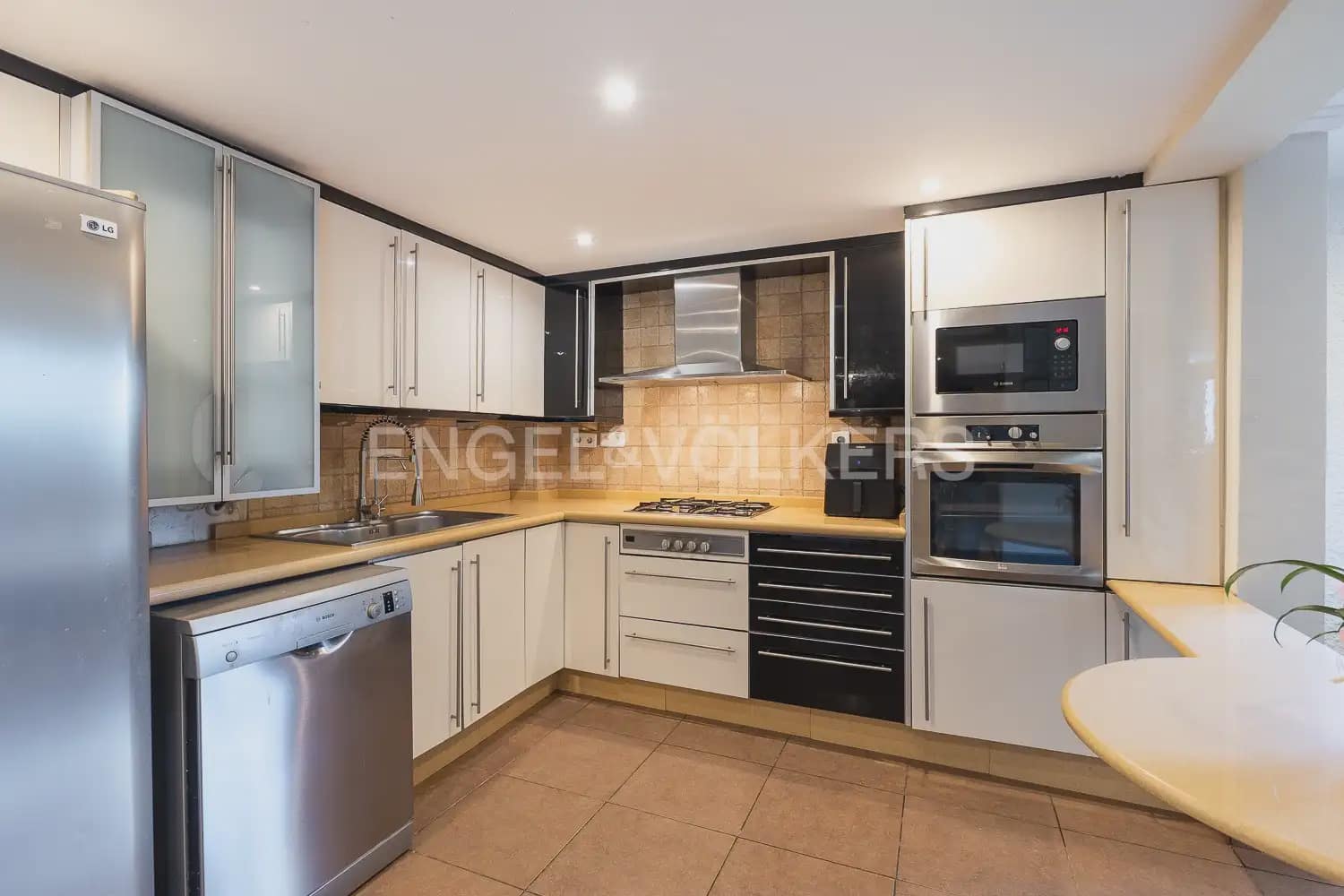 6 slaapkamer Villa te koop in Betera met zwembad garage - € 580.000 (Ref: 9965749)