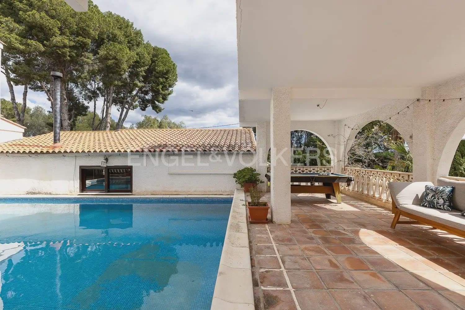 6 slaapkamer Villa te koop in Betera met zwembad garage - € 580.000 (Ref: 9965749)