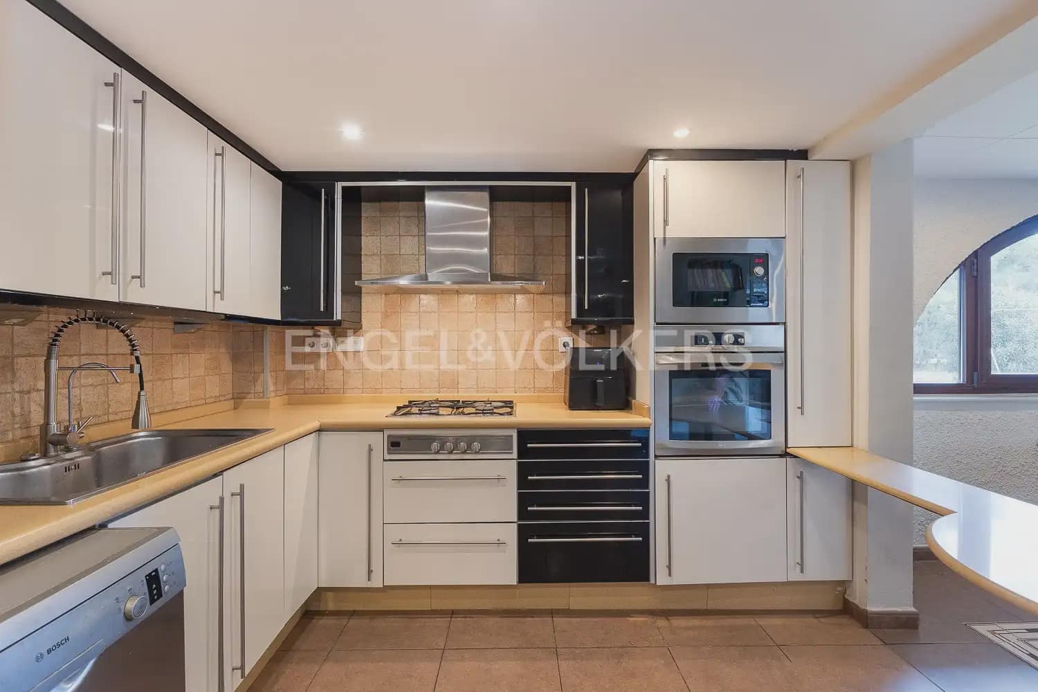 6 slaapkamer Villa te koop in Betera met zwembad garage - € 580.000 (Ref: 9965749)