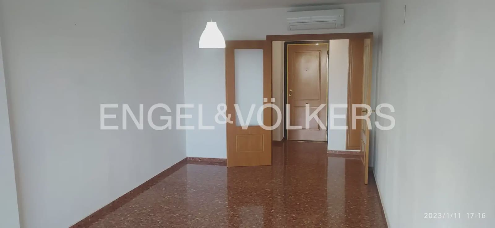 Appartement de 3 chambres à louer à Valence ville avec piscine garage - 1 250 € (Ref: 9965842)
