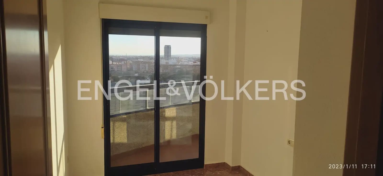 Appartement de 3 chambres à louer à Valence ville avec piscine garage - 1 250 € (Ref: 9965842)