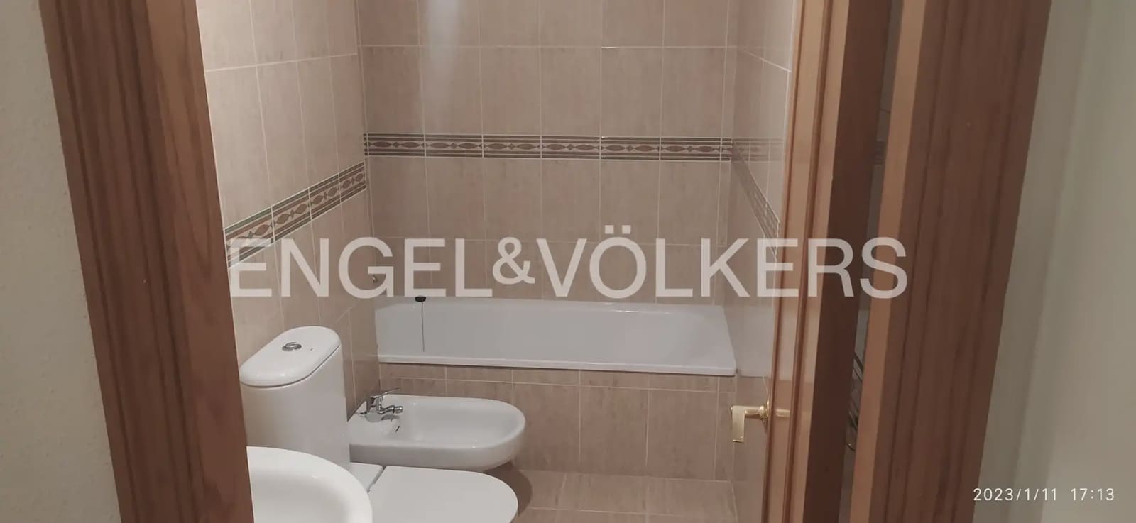 Appartement de 3 chambres à louer à Valence ville avec piscine garage - 1 250 € (Ref: 9965842)