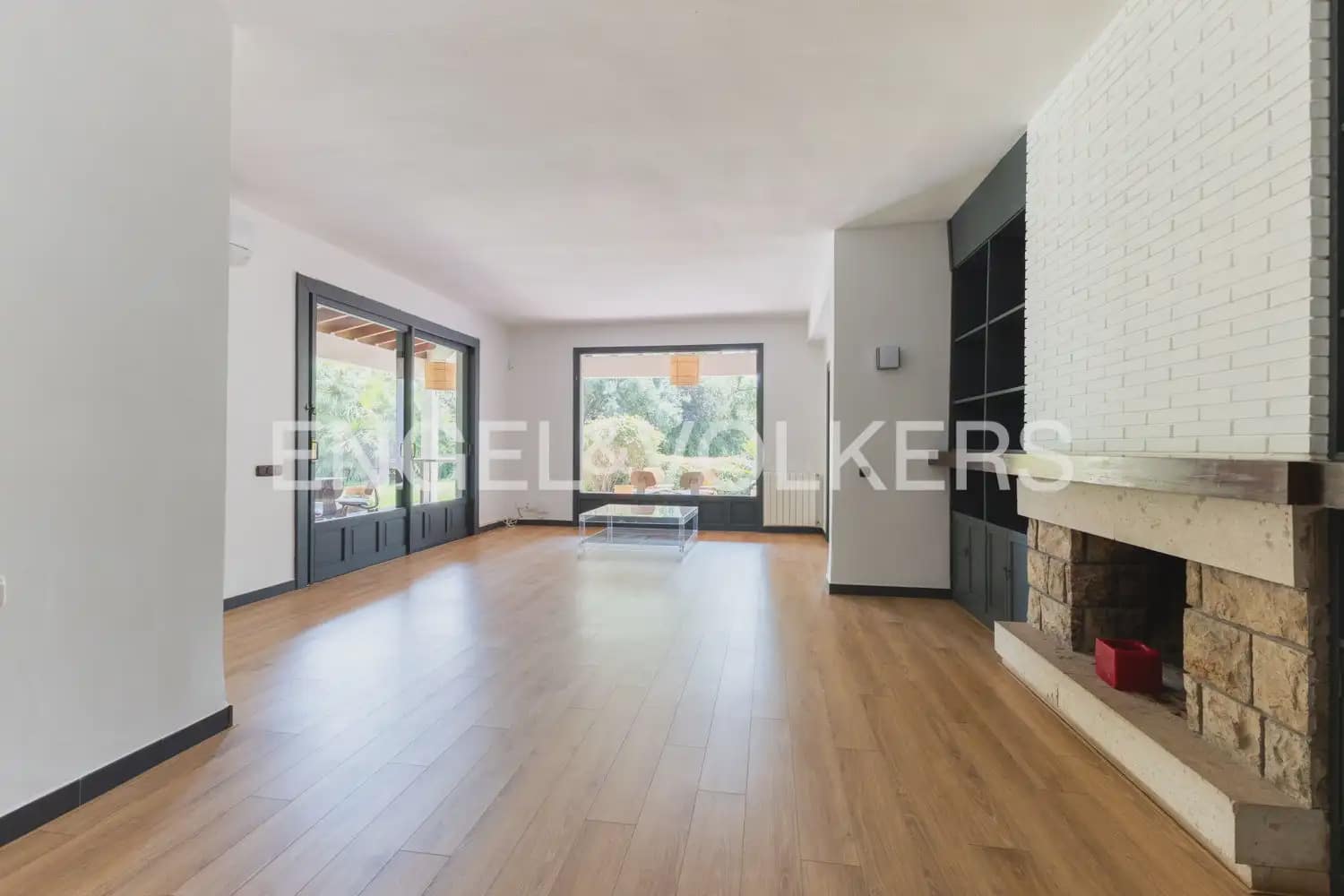 5 bedroom Villa for rent in Rocafort with pool garage - € 4,500 (Ref: 9966240)
