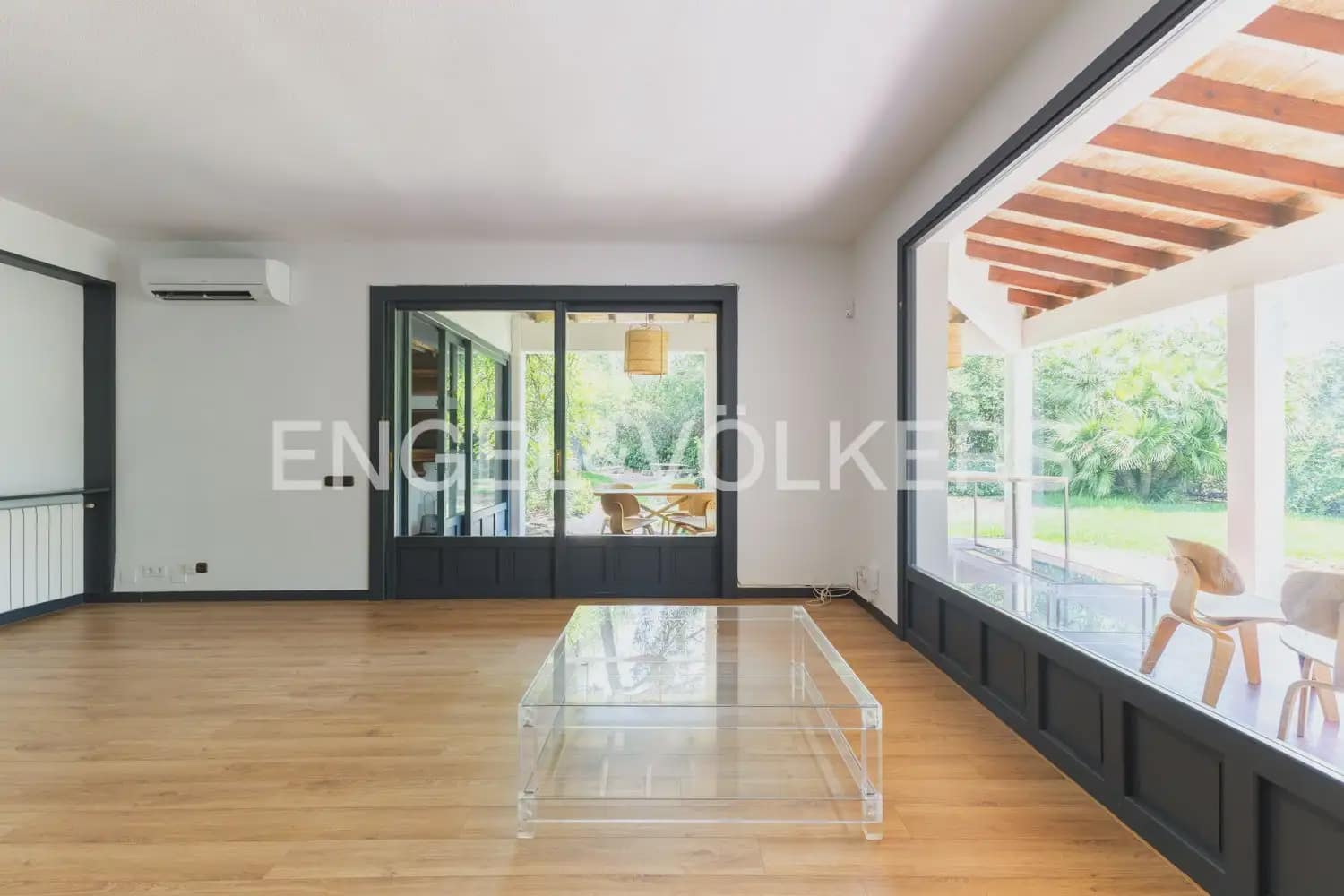 5 bedroom Villa for rent in Rocafort with pool garage - € 4,500 (Ref: 9966240)