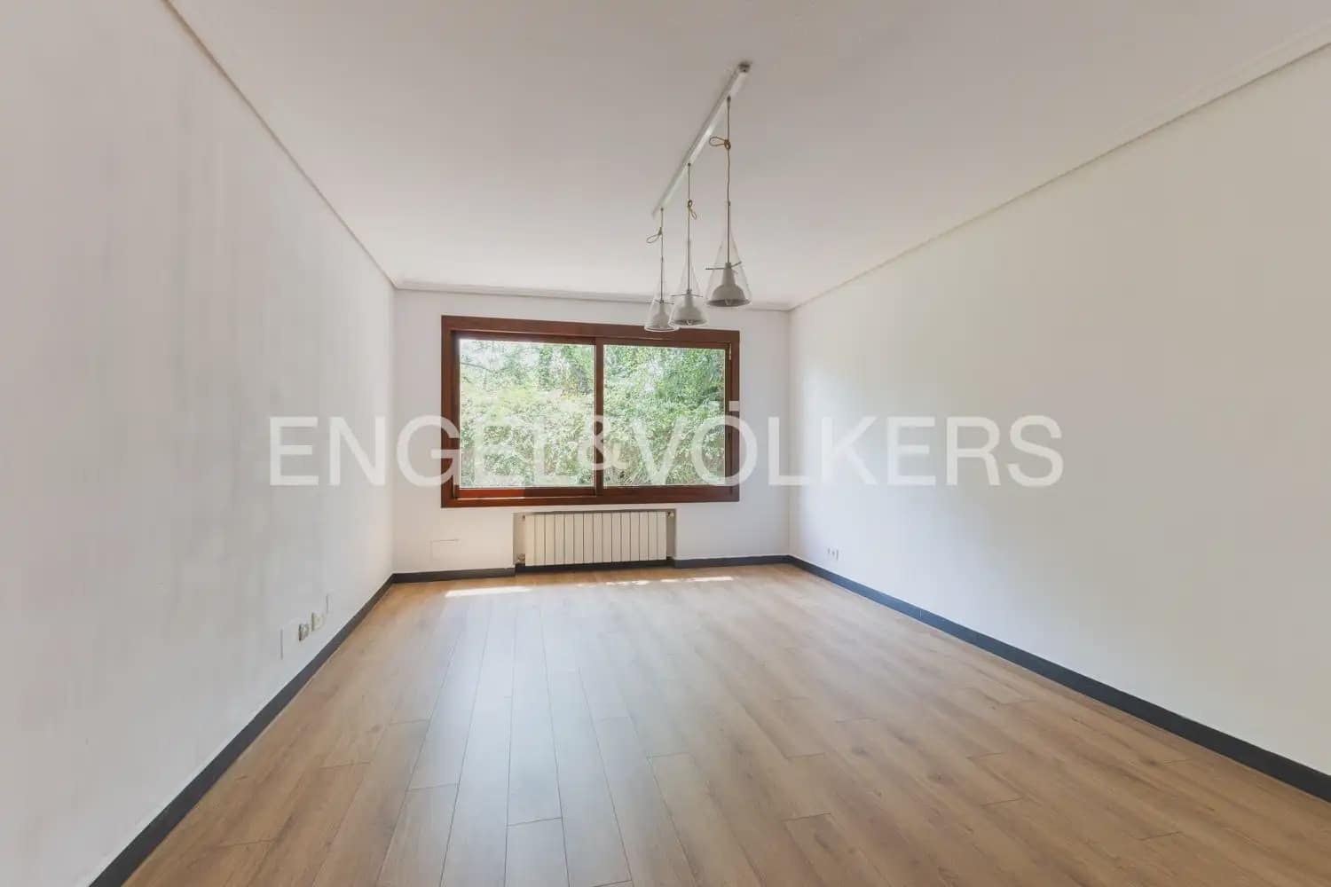 5 bedroom Villa for rent in Rocafort with pool garage - € 4,500 (Ref: 9966240)