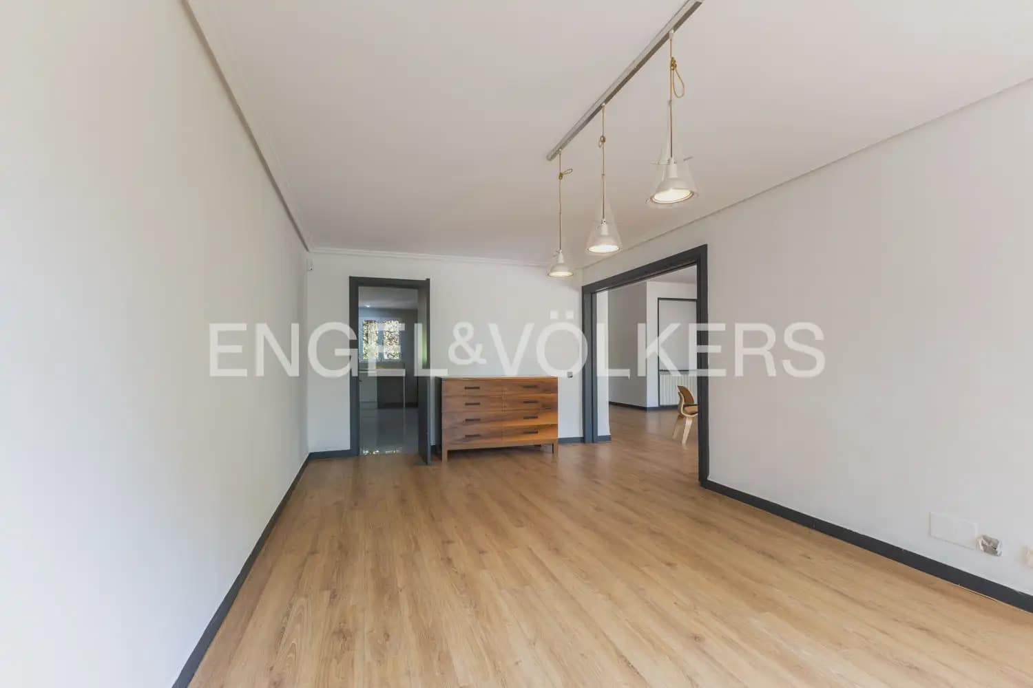 5 bedroom Villa for rent in Rocafort with pool garage - € 4,500 (Ref: 9966240)