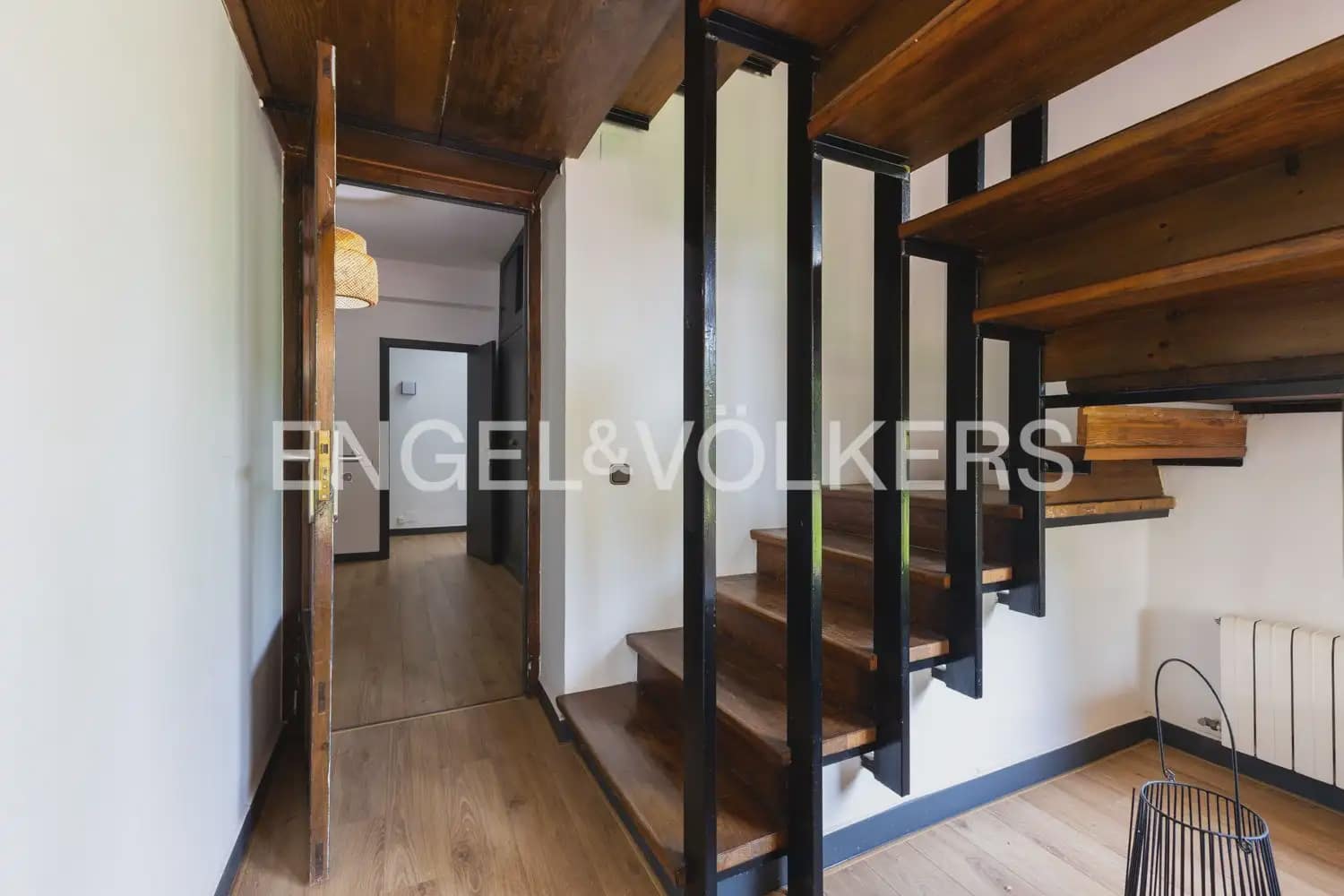 5 bedroom Villa for rent in Rocafort with pool garage - € 4,500 (Ref: 9966240)