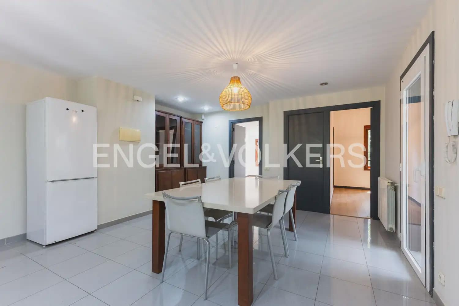 5 bedroom Villa for rent in Rocafort with pool garage - € 4,500 (Ref: 9966240)