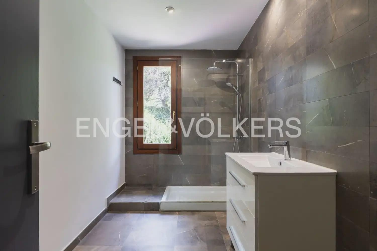 5 bedroom Villa for rent in Rocafort with pool garage - € 4,500 (Ref: 9966240)