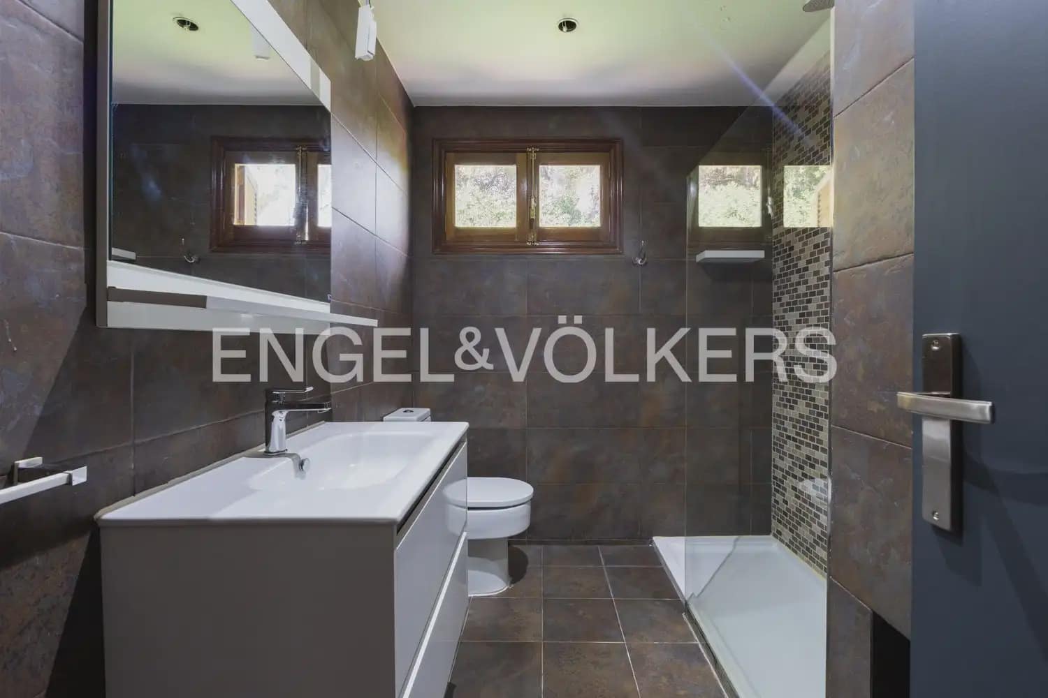 5 bedroom Villa for rent in Rocafort with pool garage - € 4,500 (Ref: 9966240)
