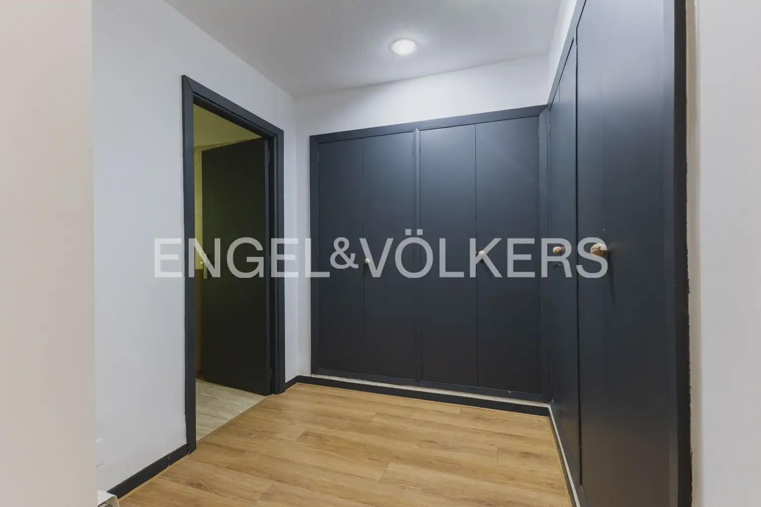 5 bedroom Villa for rent in Rocafort with pool garage - € 4,500 (Ref: 9966240)