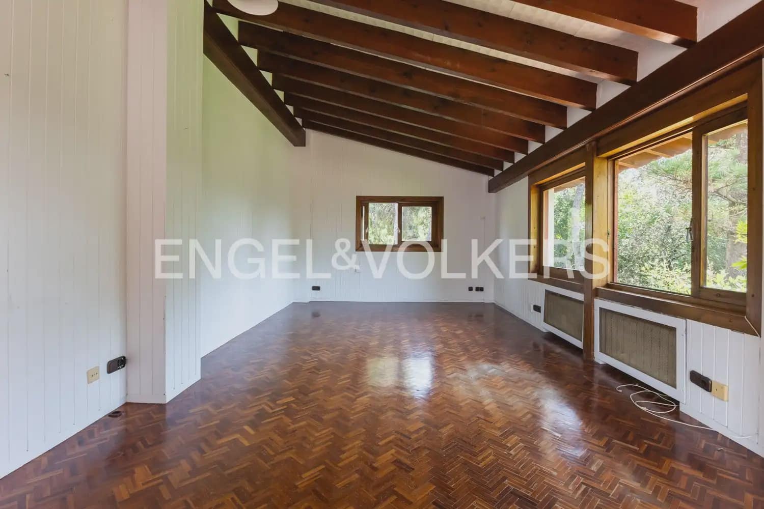5 bedroom Villa for rent in Rocafort with pool garage - € 4,500 (Ref: 9966240)