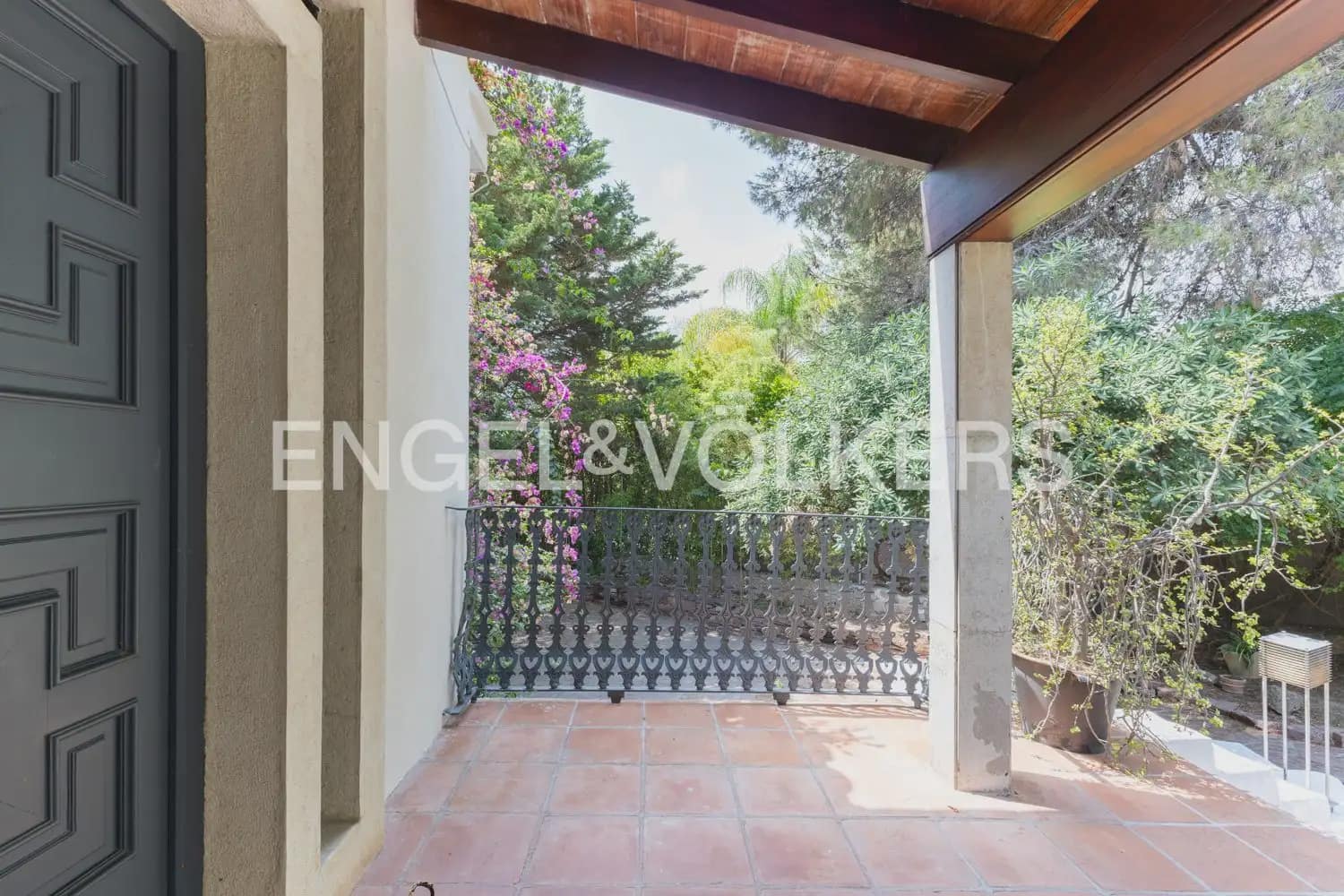5 bedroom Villa for rent in Rocafort with pool garage - € 4,500 (Ref: 9966240)