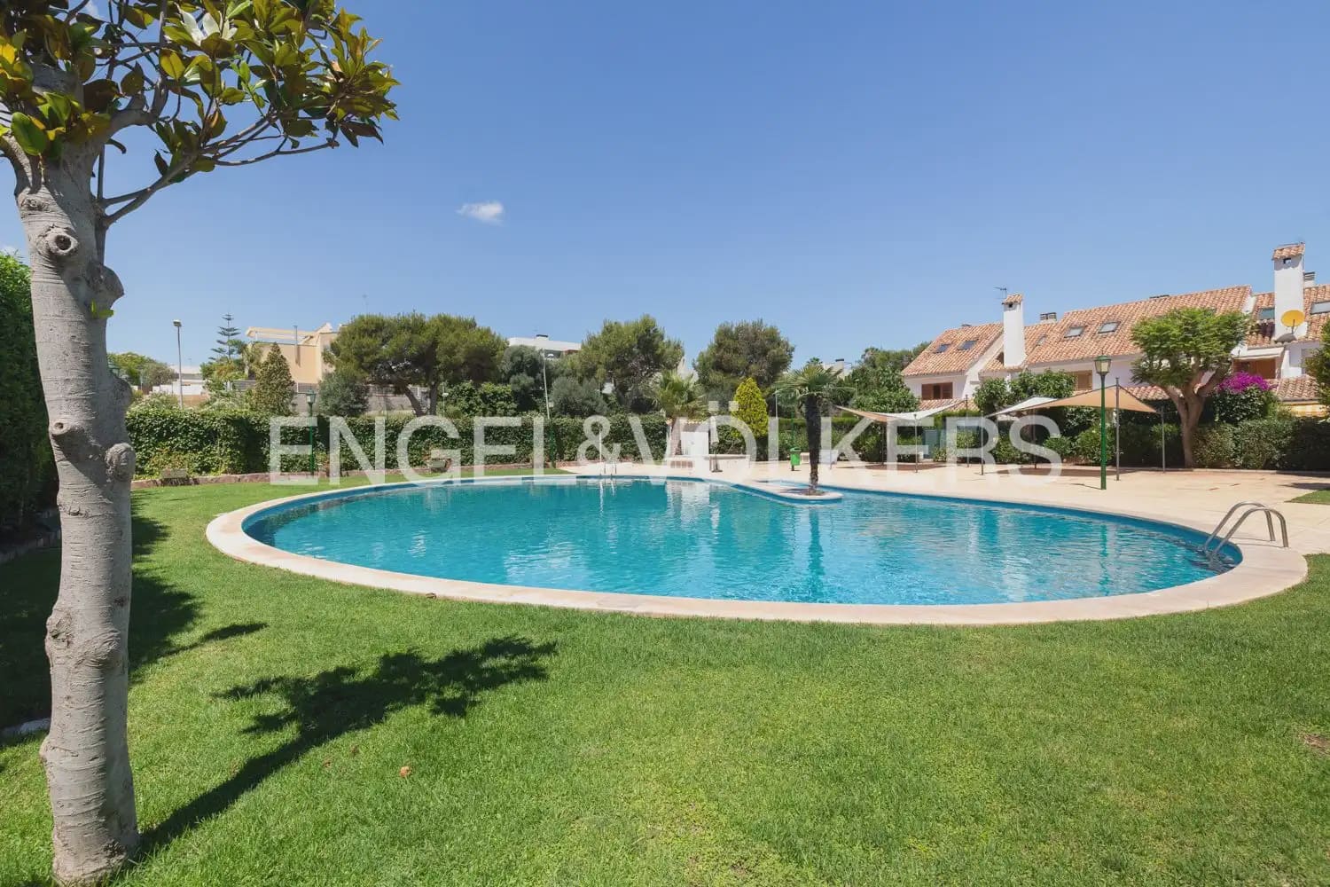 5 bedroom Villa for rent in Rocafort with pool garage - € 4,500 (Ref: 9966240)