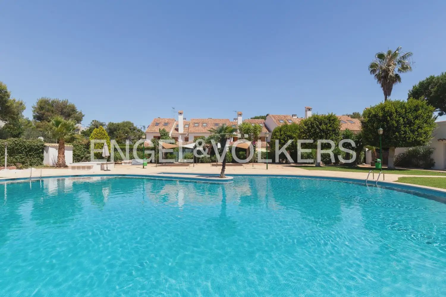 5 bedroom Villa for rent in Rocafort with pool garage - € 4,500 (Ref: 9966240)