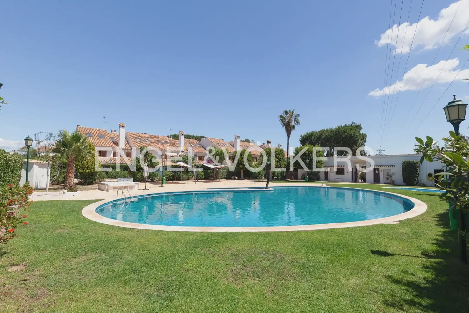 5 bedroom Villa for rent in Rocafort with pool garage - € 4,500 (Ref: 9966240)
