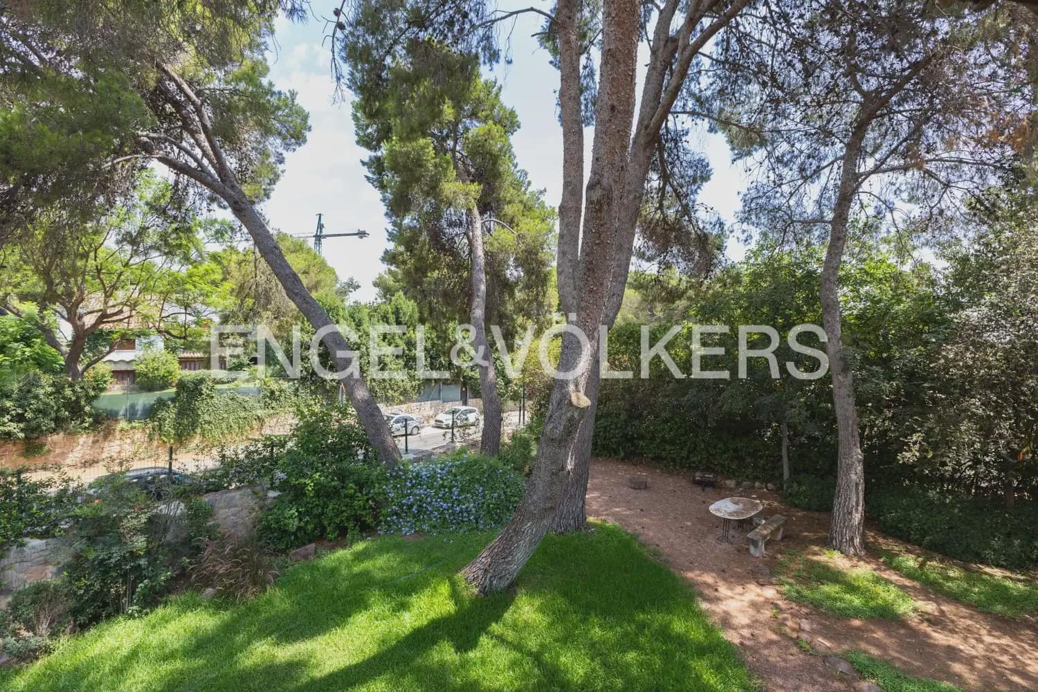 5 bedroom Villa for rent in Rocafort with pool garage - € 4,500 (Ref: 9966240)