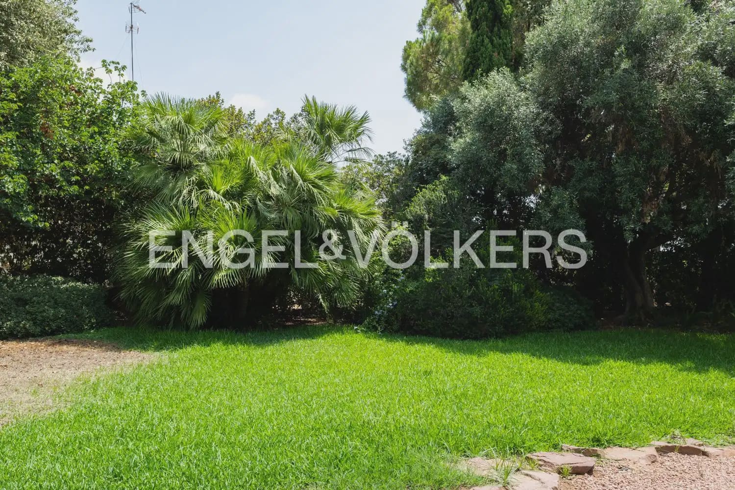 5 bedroom Villa for rent in Rocafort with pool garage - € 4,500 (Ref: 9966240)