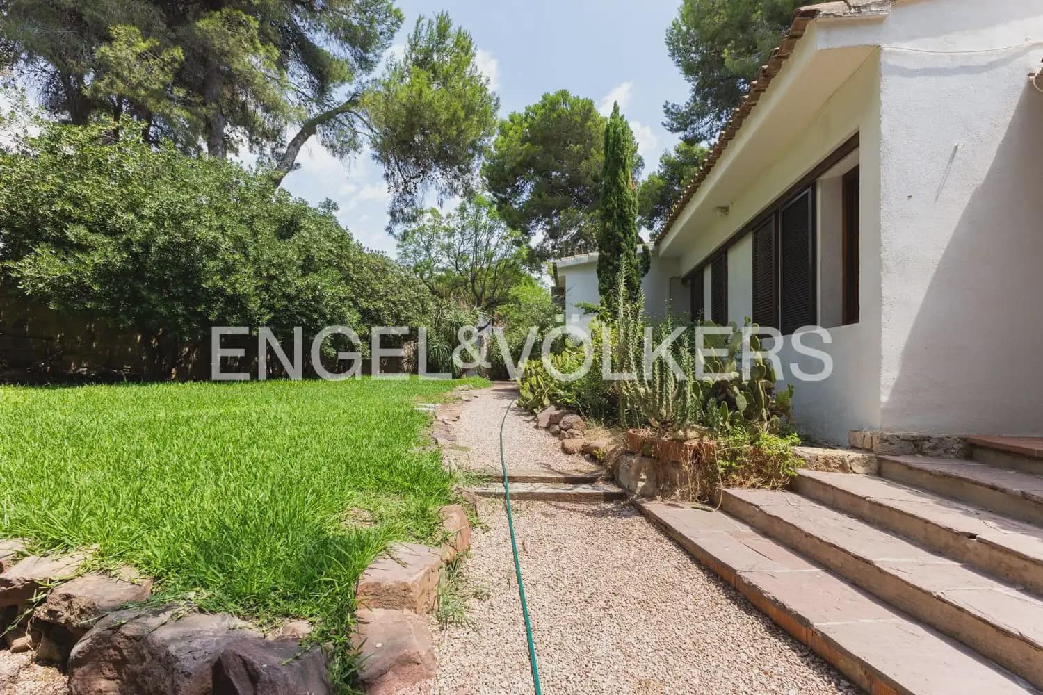 5 bedroom Villa for rent in Rocafort with pool garage - € 4,500 (Ref: 9966240)