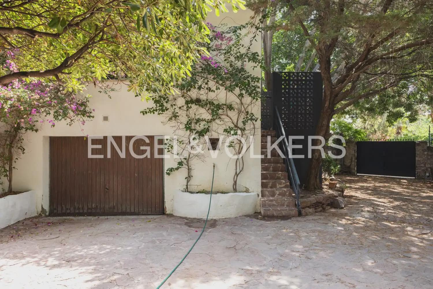 5 bedroom Villa for rent in Rocafort with pool garage - € 4,500 (Ref: 9966240)