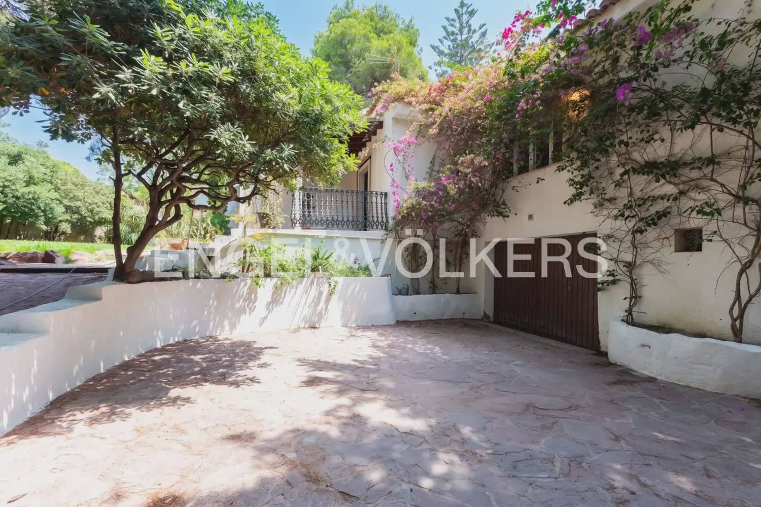 5 bedroom Villa for rent in Rocafort with pool garage - € 4,500 (Ref: 9966240)