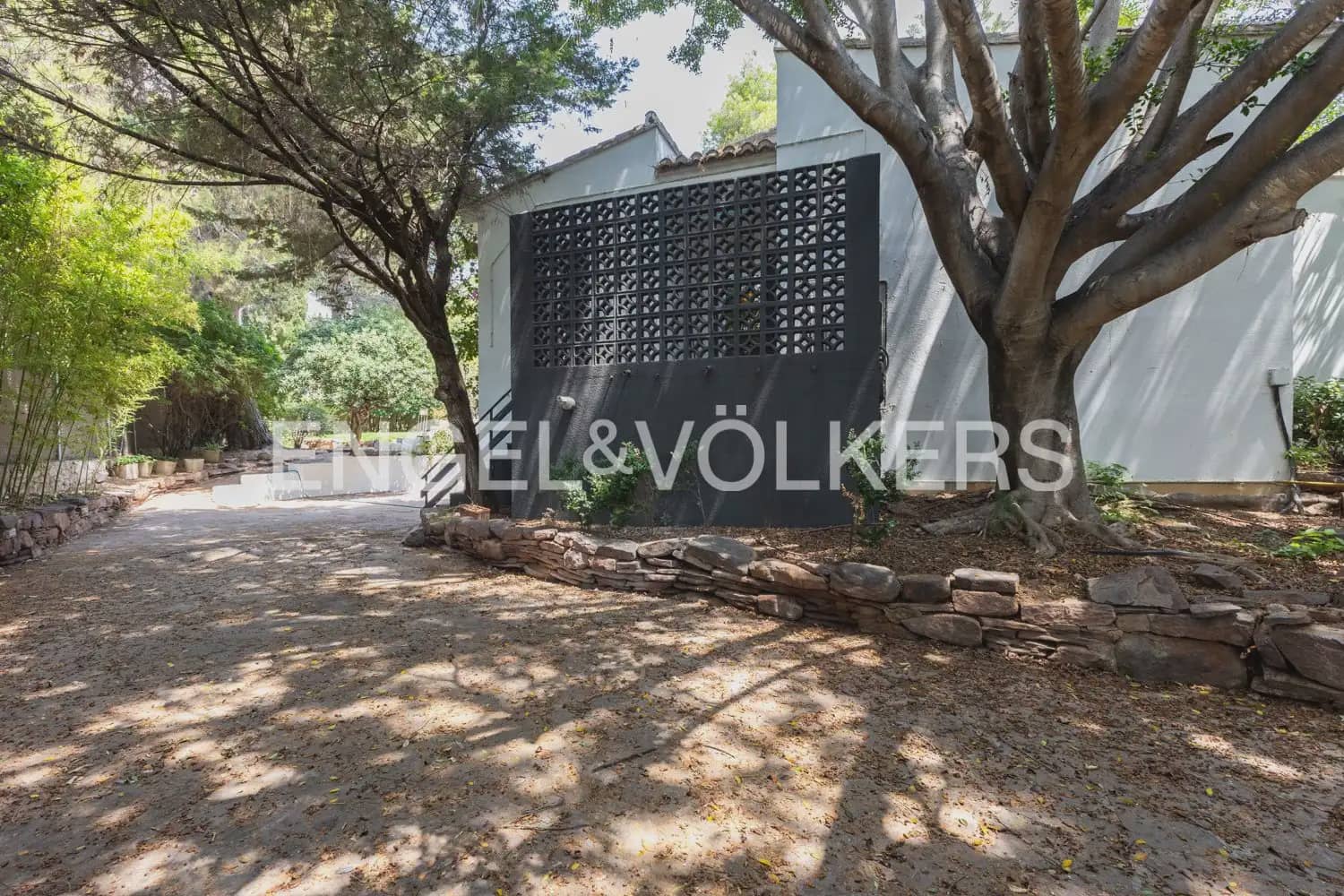 5 bedroom Villa for rent in Rocafort with pool garage - € 4,500 (Ref: 9966240)