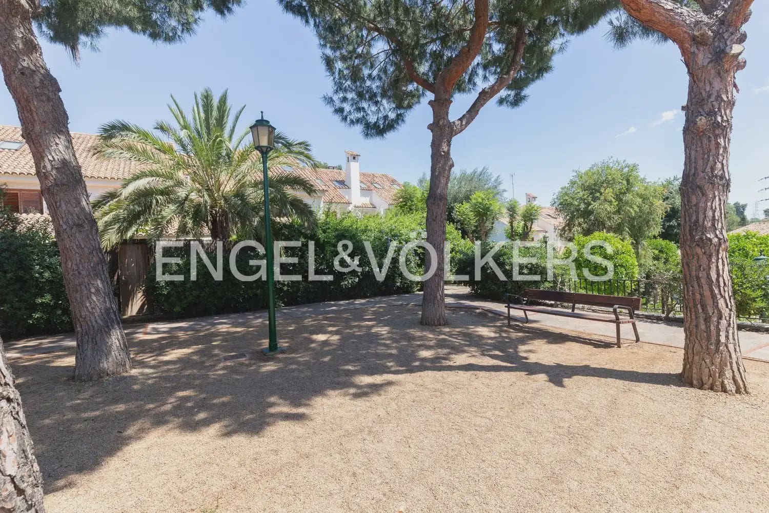 5 bedroom Villa for rent in Rocafort with pool garage - € 4,500 (Ref: 9966240)