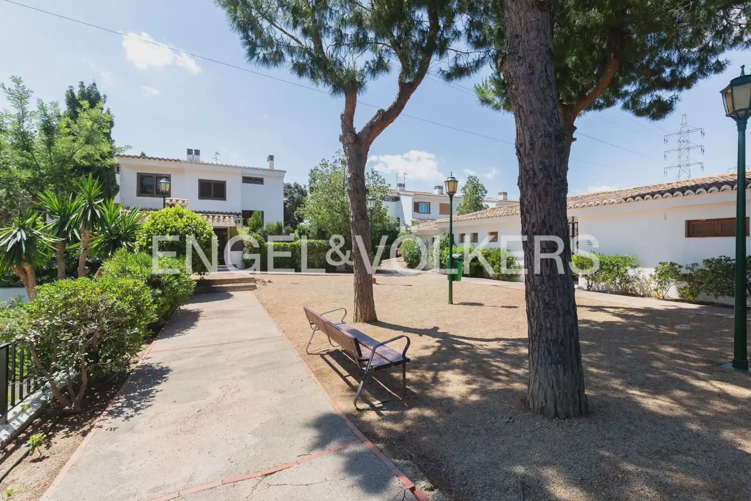 5 bedroom Villa for rent in Rocafort with pool garage - € 4,500 (Ref: 9966240)