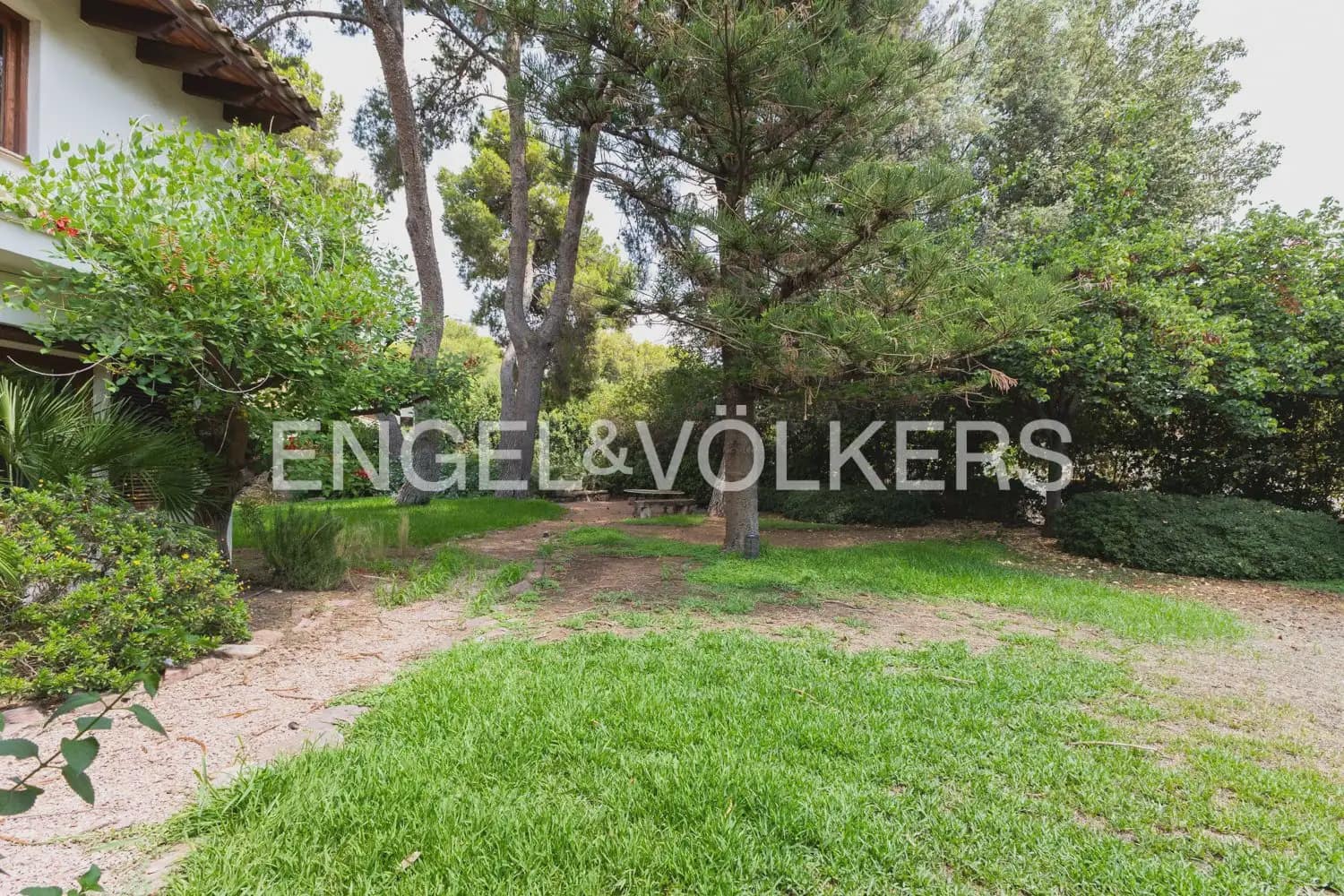 5 bedroom Villa for rent in Rocafort with pool garage - € 4,500 (Ref: 9966240)