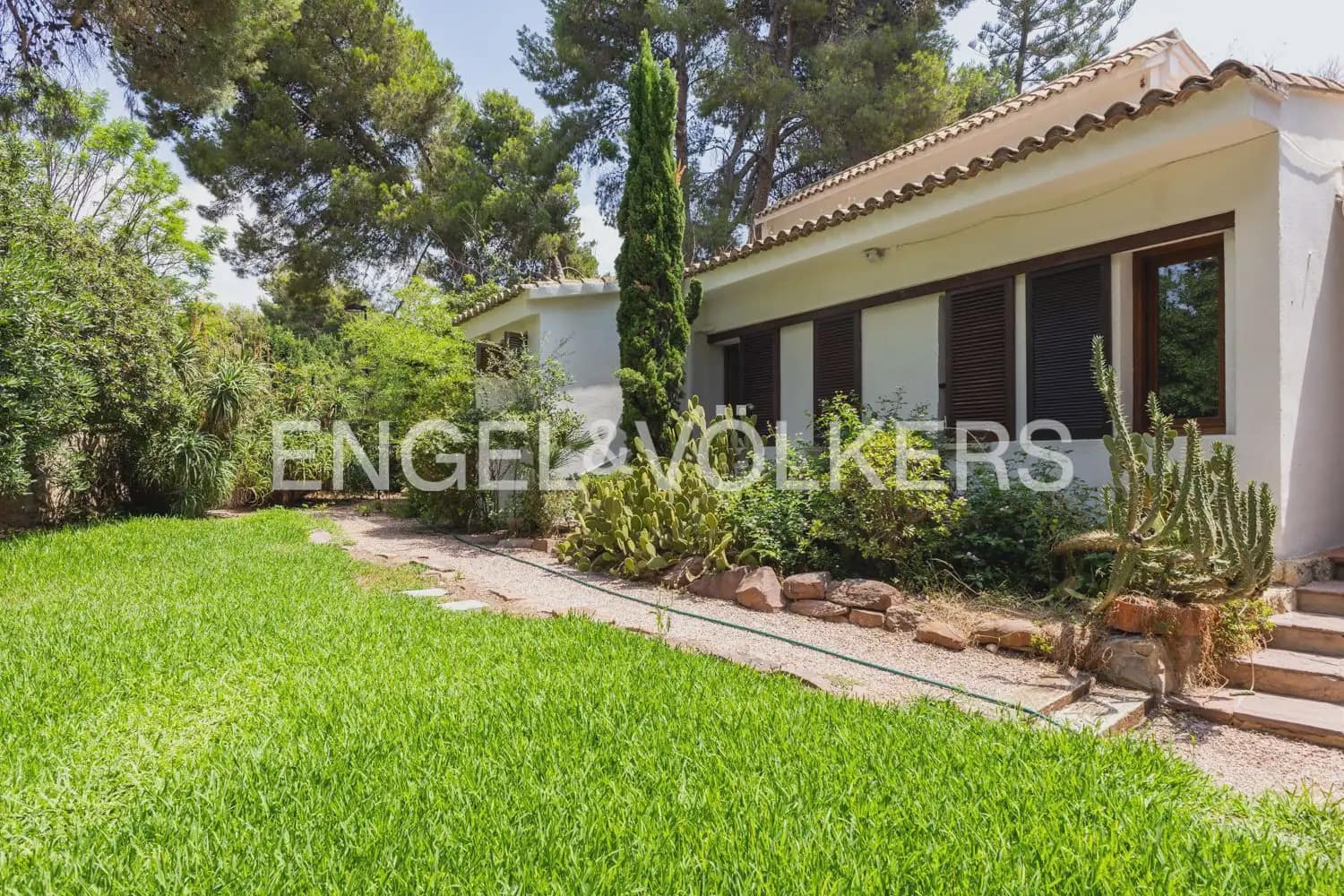5 bedroom Villa for rent in Rocafort with pool garage - € 4,500 (Ref: 9966240)