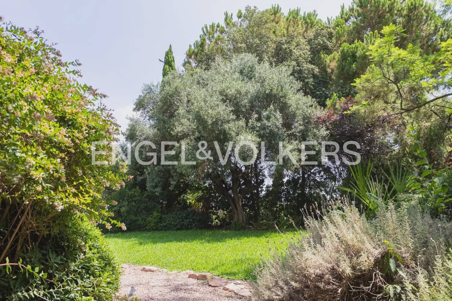 5 bedroom Villa for rent in Rocafort with pool garage - € 4,500 (Ref: 9966240)