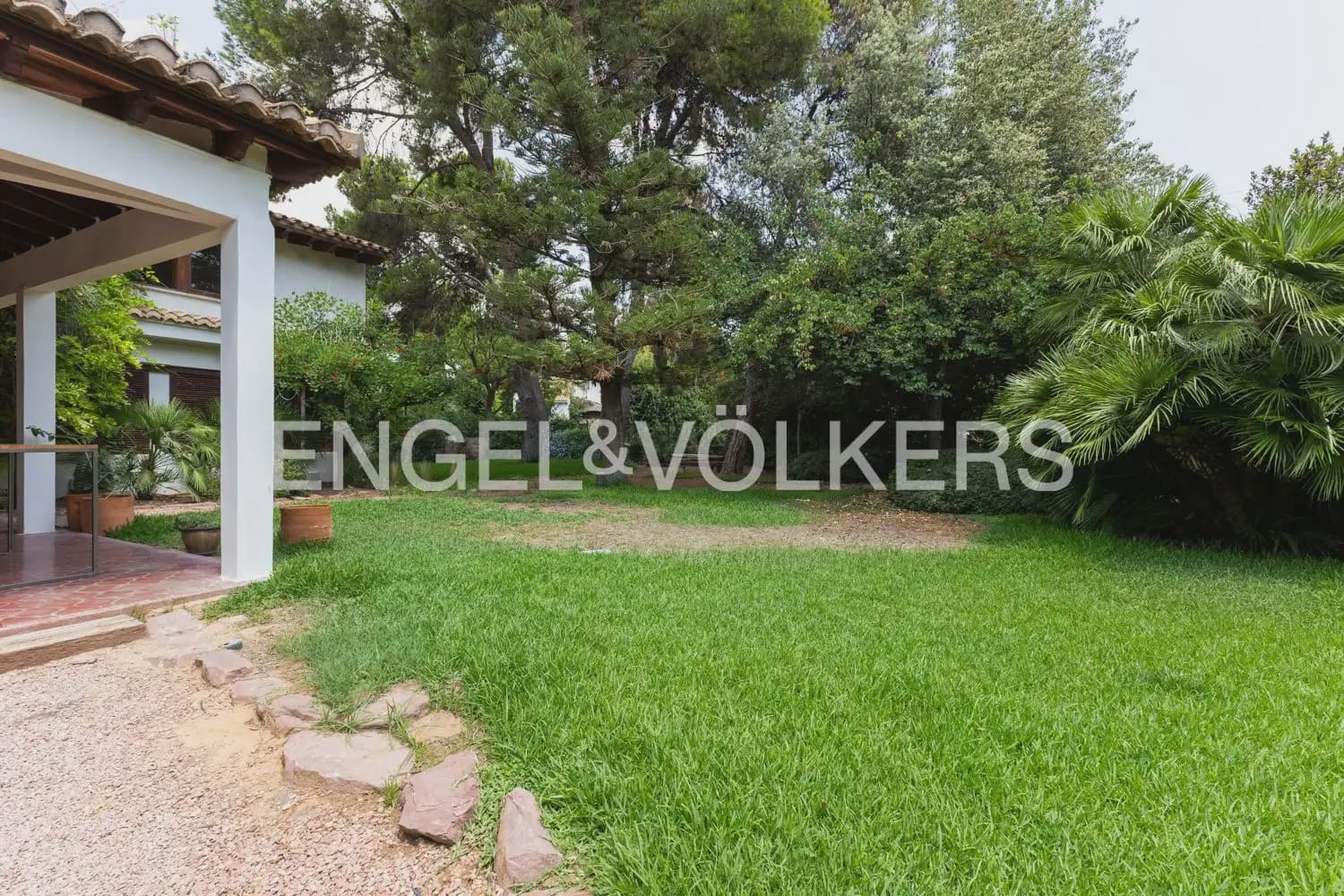 5 bedroom Villa for rent in Rocafort with pool garage - € 4,500 (Ref: 9966240)