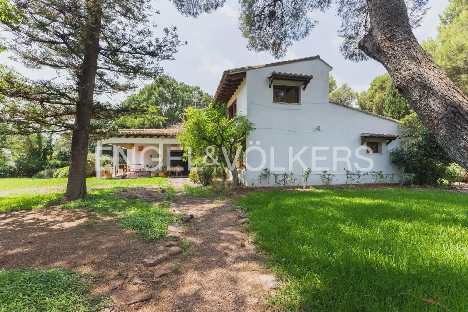 5 bedroom Villa for rent in Rocafort with pool garage - € 4,500 (Ref: 9966240)