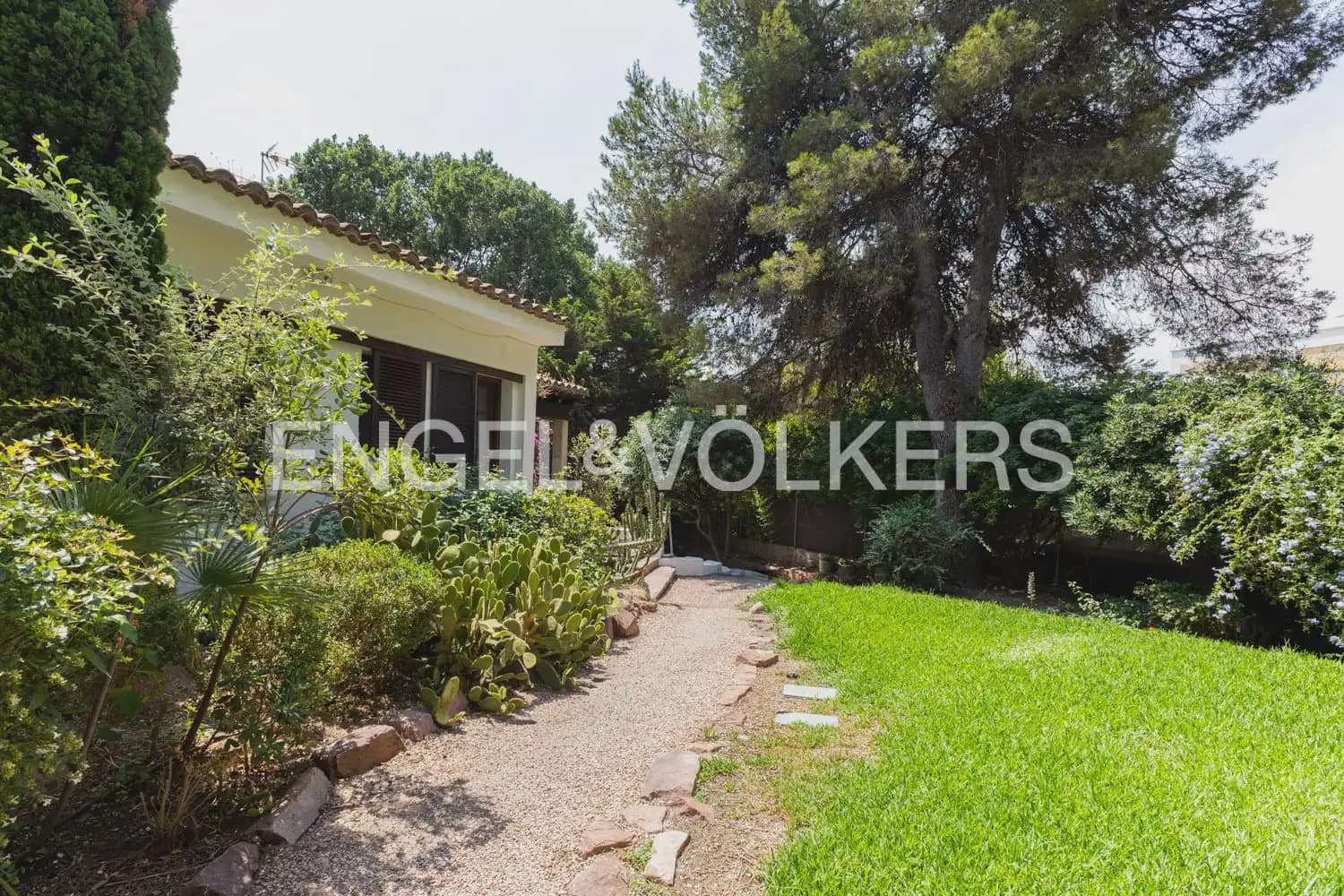 5 bedroom Villa for rent in Rocafort with pool garage - € 4,500 (Ref: 9966240)
