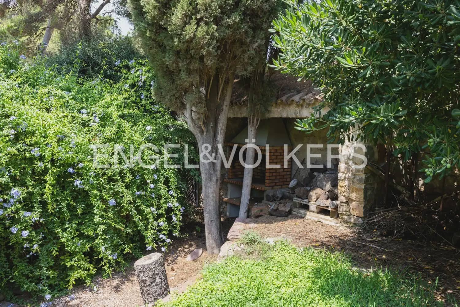 5 bedroom Villa for rent in Rocafort with pool garage - € 4,500 (Ref: 9966240)