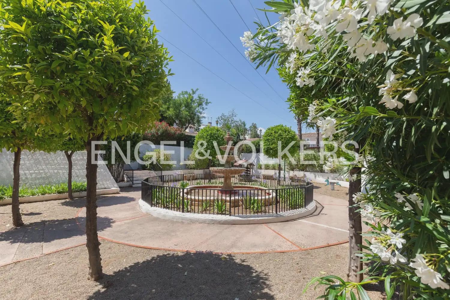 5 bedroom Villa for rent in Rocafort with pool garage - € 4,500 (Ref: 9966240)
