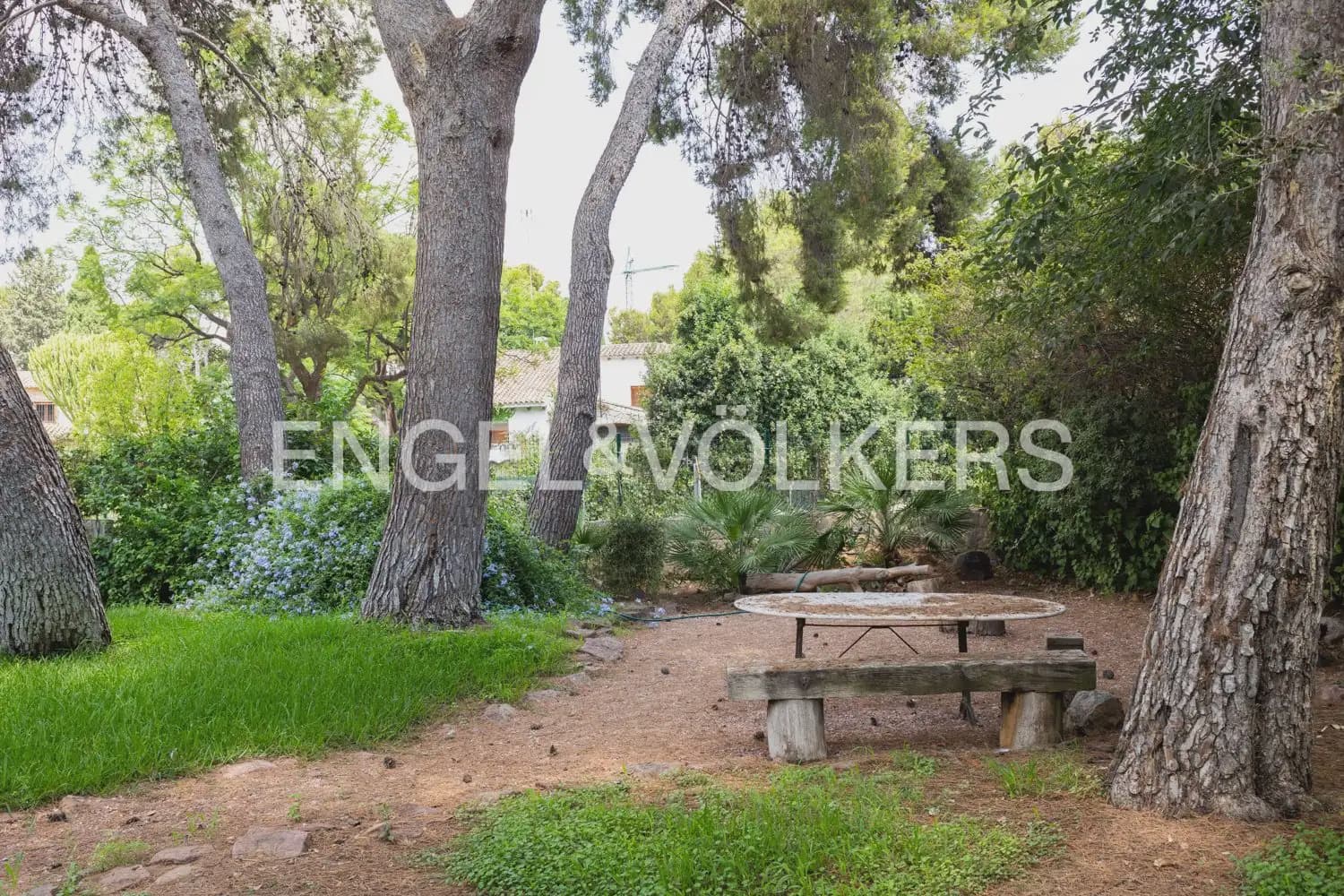 5 bedroom Villa for rent in Rocafort with pool garage - € 4,500 (Ref: 9966240)