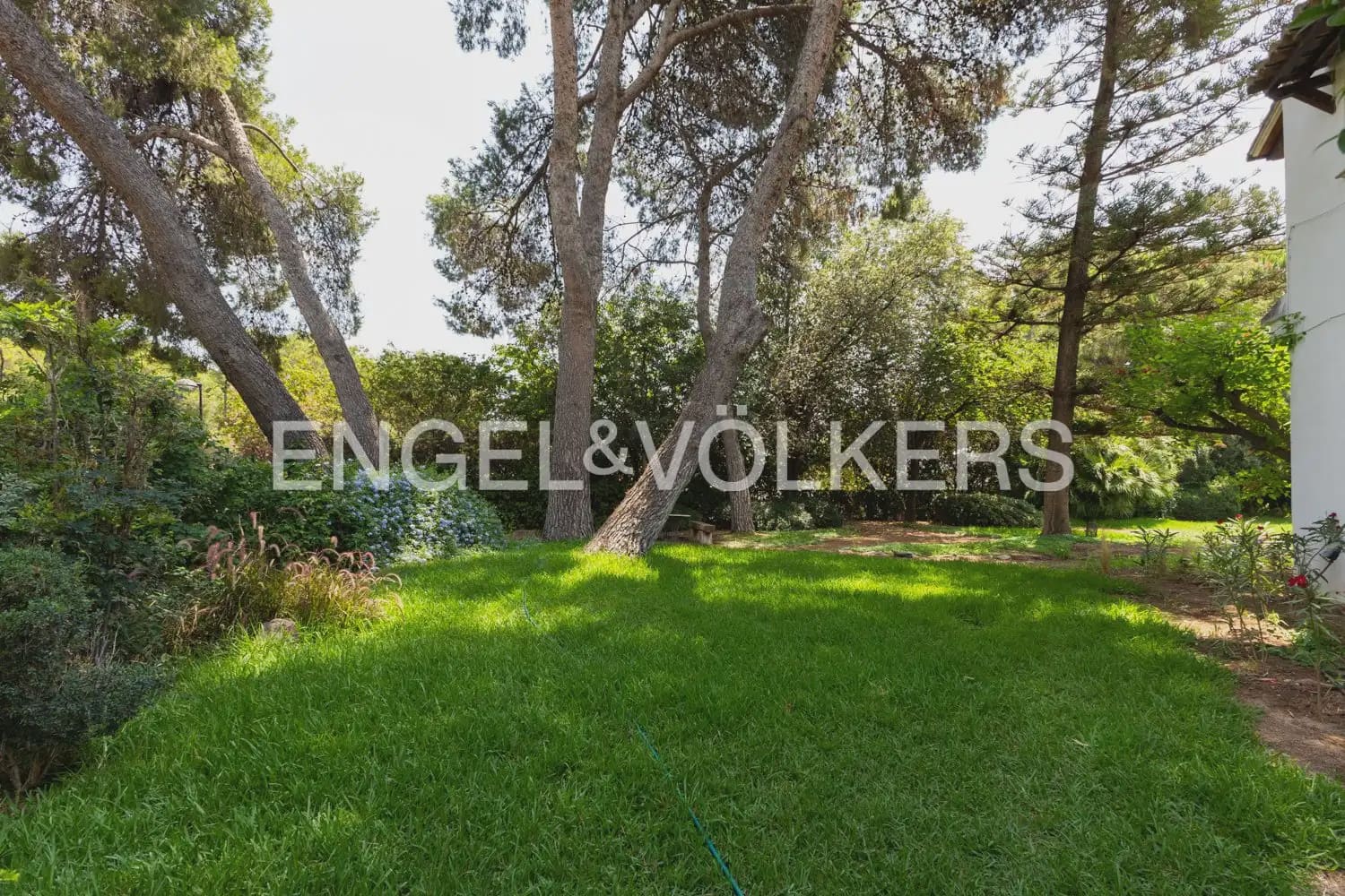 5 bedroom Villa for rent in Rocafort with pool garage - € 4,500 (Ref: 9966240)