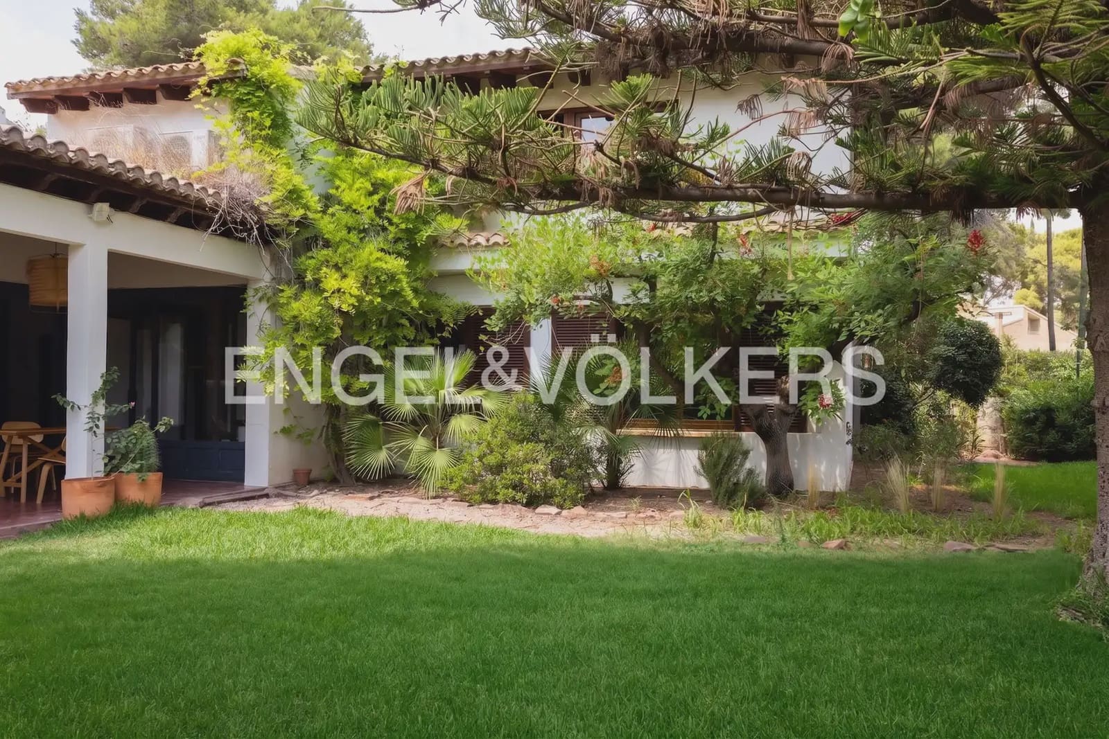 5 bedroom Villa for rent in Rocafort with pool garage - € 4,500 (Ref: 9966240)