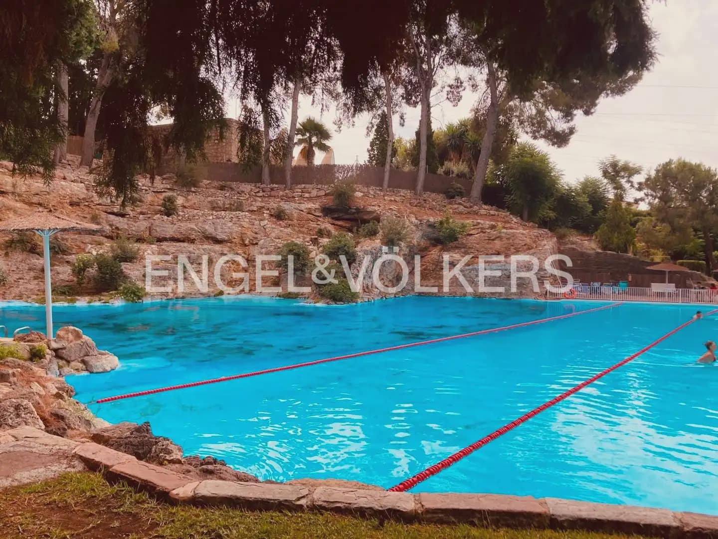 5 camera da letto Villa da affittare in Rocafort con piscina garage - 4.500 € (Rif: 9966240)