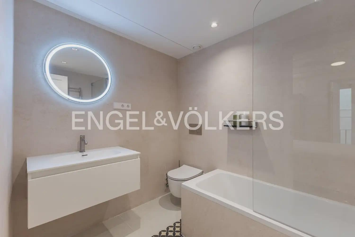 4 Zimmer Wohnung zu vermieten in Valencia Stadt - 3.500 € (Ref: 9968629)