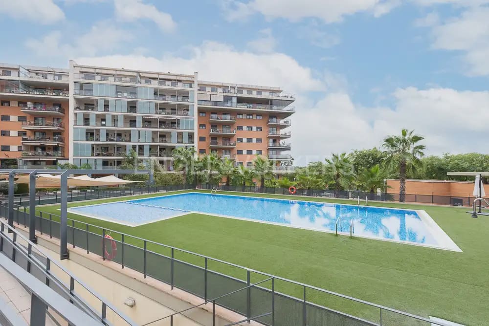 1 bedroom Flat for rent in Paterna with pool garage - € 1,400 (Ref: 9968631)