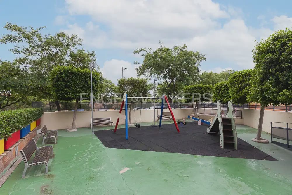 1 bedroom Flat for rent in Paterna with pool garage - € 1,400 (Ref: 9968631)